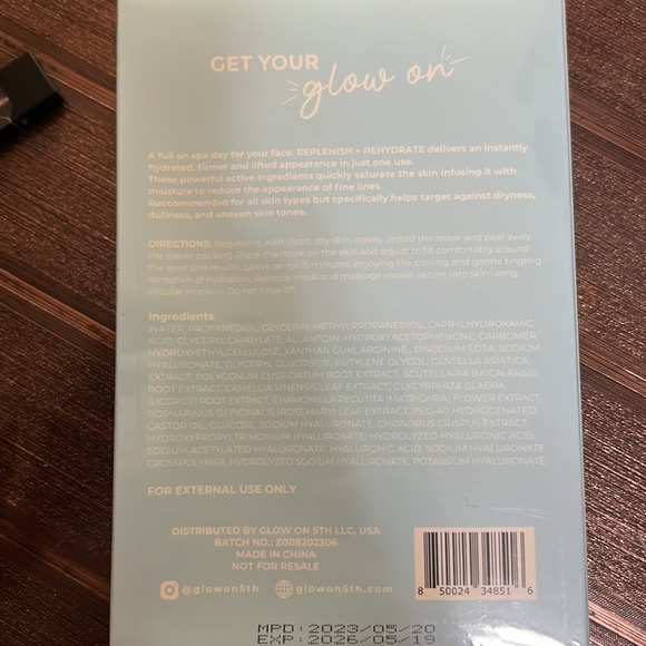 GLOW ON 5TH 6 face sheet masks
REPLENISH + REHYDRATE Sheet Mask Set - Picture 7 of 7